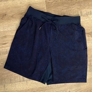 Men’s medium Lululemon T.H.E. linerless short 7”